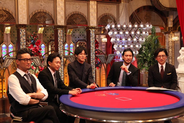 (左から)松岡昌宏、城島茂、松坂桃李、長瀬智也、国分太一(C)フジテレビ
