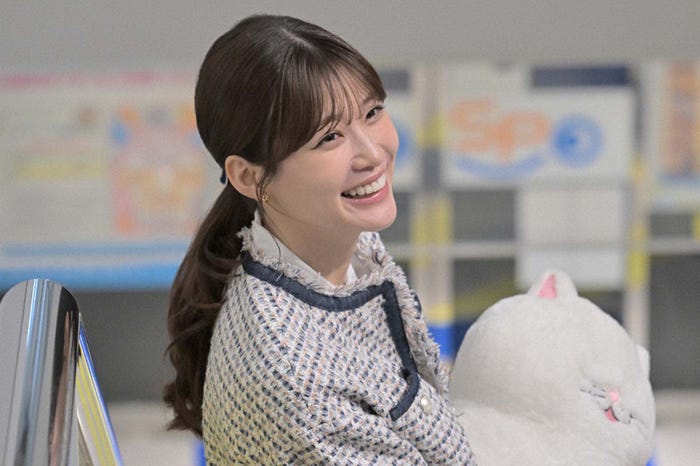 生見愛瑠「くるり~誰が私と恋をした?~」第2話より(C)TBS