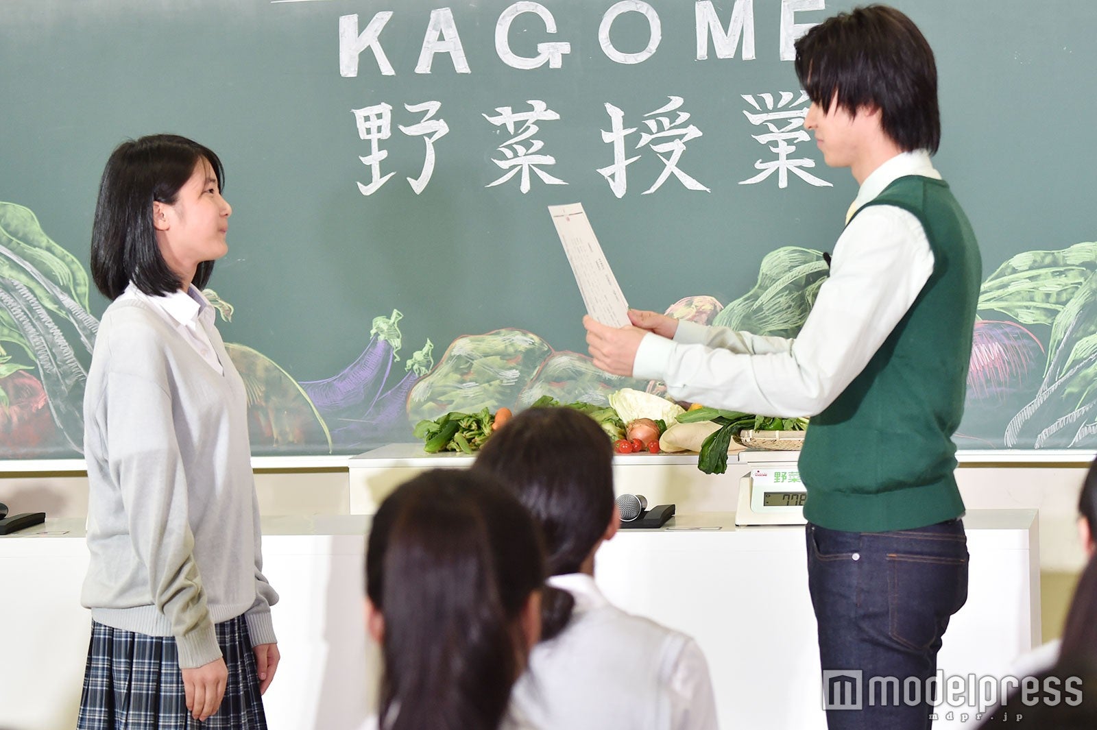 女子高生、山崎賢人（C）モデルプレス