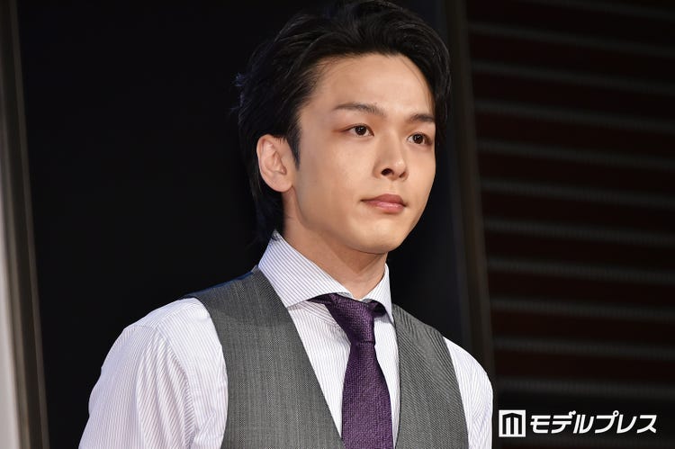 中村倫也は 全然 青くない Sexy Zone中島健人と 距離2cm いい香り ドロ刑 警視庁捜査三課 モデルプレス 中村倫也は 全然 青くない Sexy Zone中島健人と 距離2cm いい香り ドロ刑 警視庁捜査三課 モデルプレス