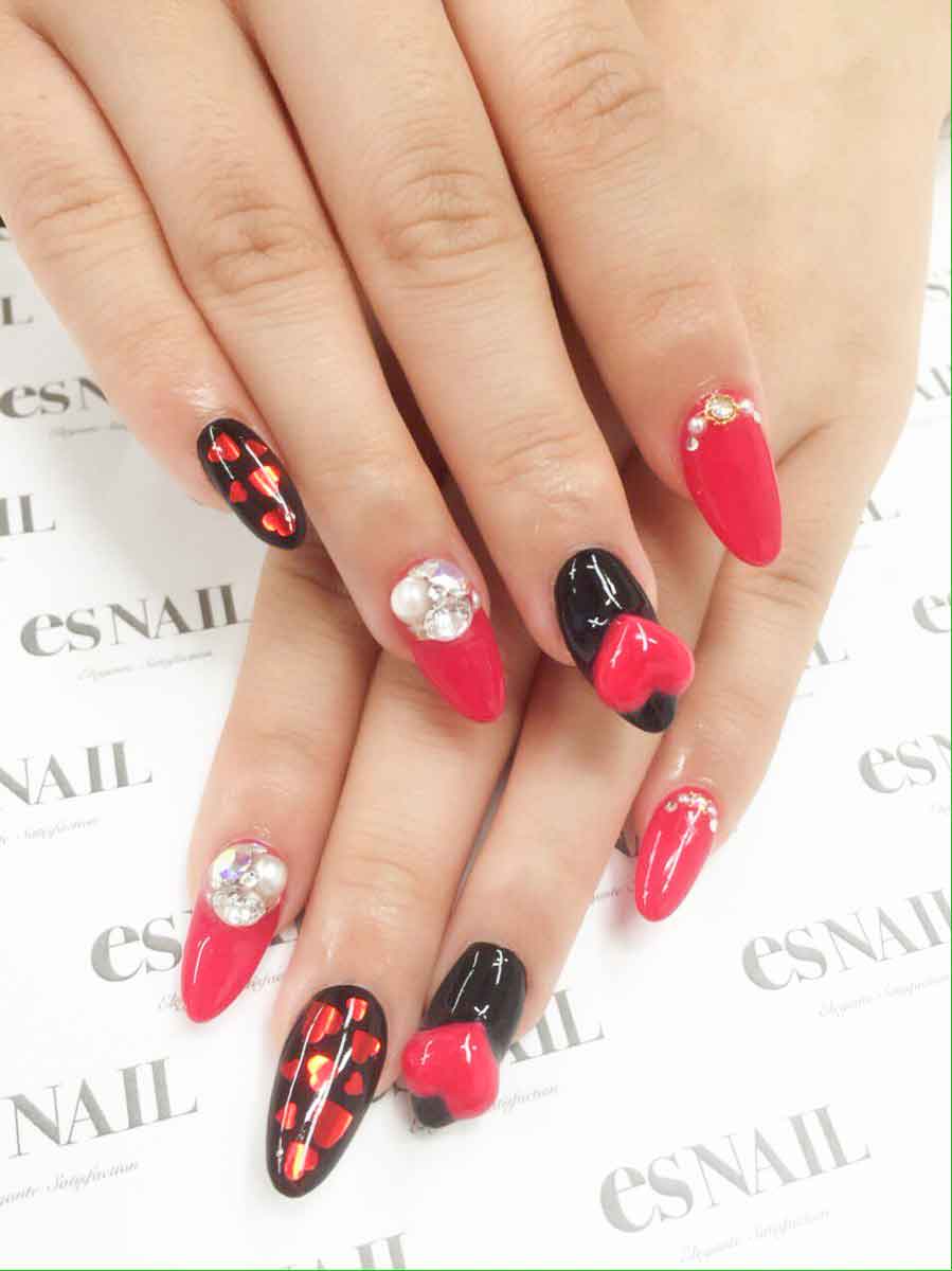 ハートを散らして女子力アップ／画像提供：esNAIL