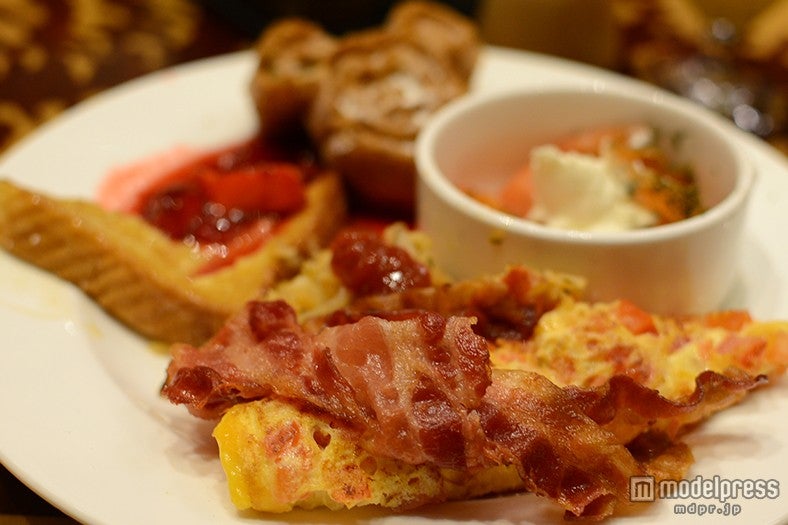 オムレツは好みに合わせて具を選ぶことができる／レストラン「ストーリーテラー・カフェ」