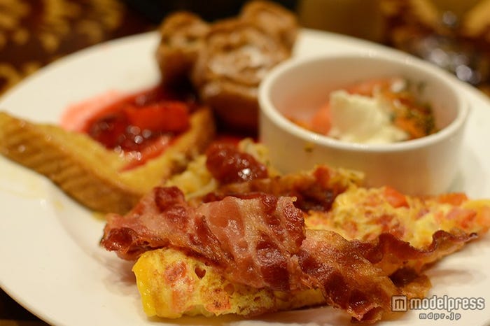 オムレツは好みに合わせて具を選ぶことができる/レストラン「ストーリーテラー・カフェ」