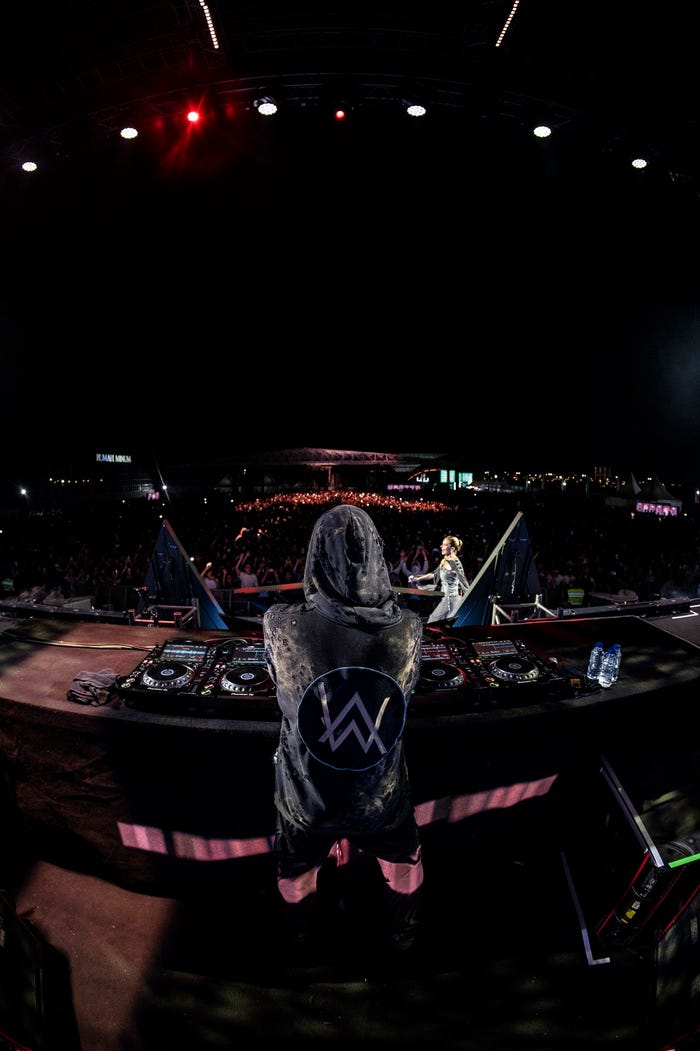 パフォーマンスの様子(提供素材)