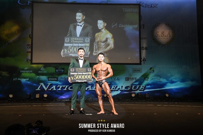 金子賢、PROビースティミドル優勝・鶴巻孝浩さん (提供写真)