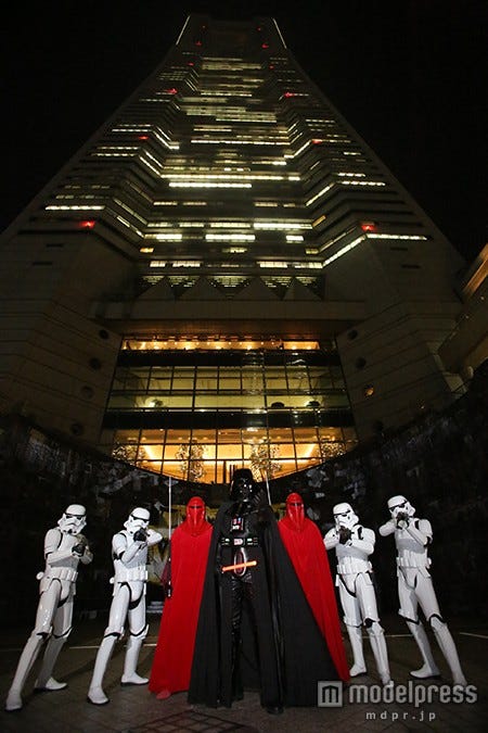 先行上映にダース・ベイダー、ストーム・トルーバー、ロイヤル・ガードが登場(C)&TM lucasfilm Ltd.