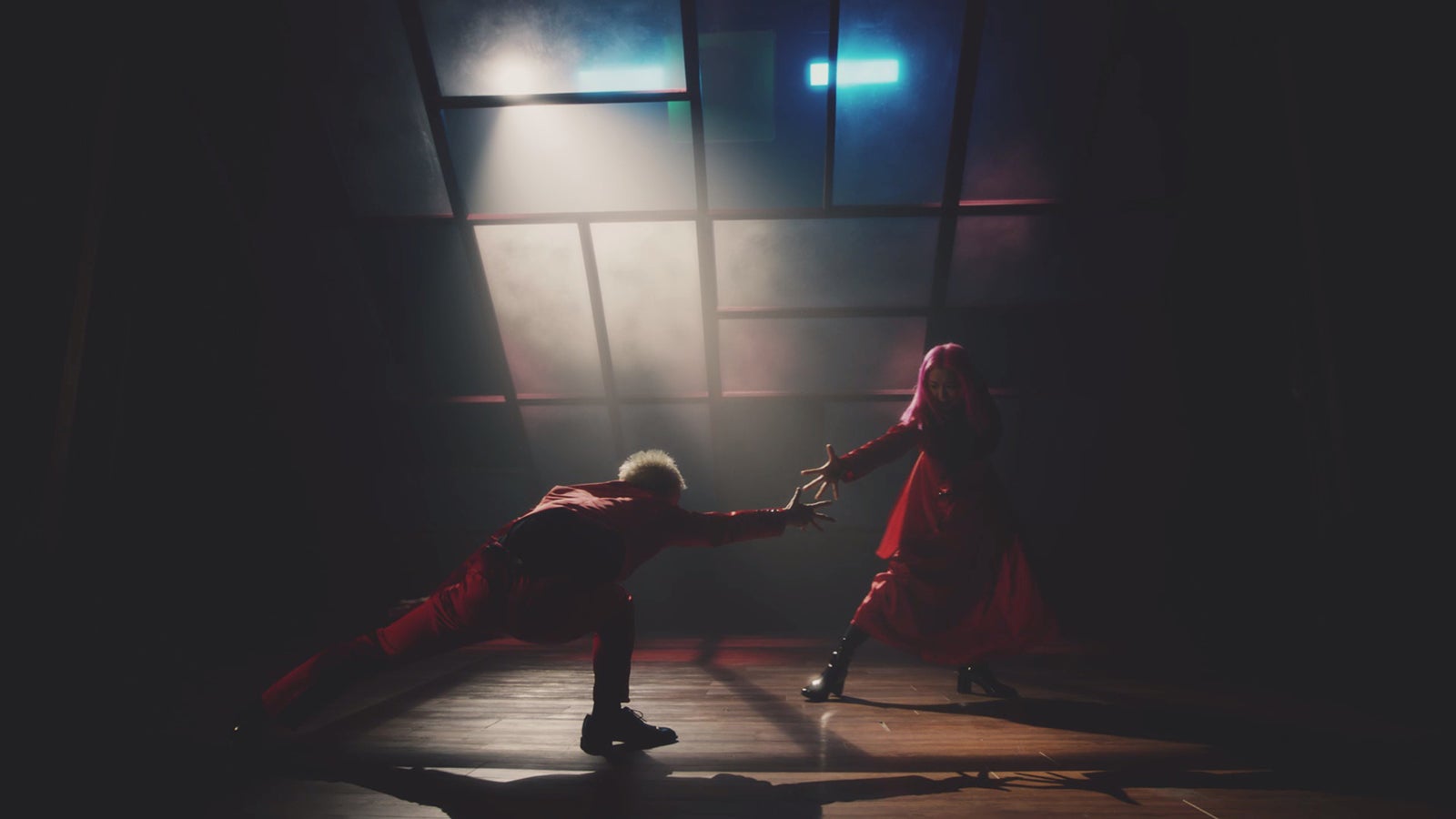 吉本坂46RED「君の唇を離さない」MVより（提供写真） 