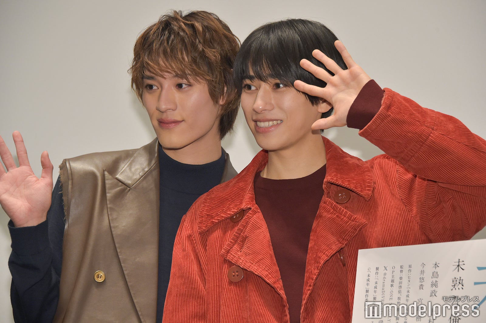 Instagramライブのノリで舞台挨拶も行う上村謙信、本島純政（C）モデルプレス