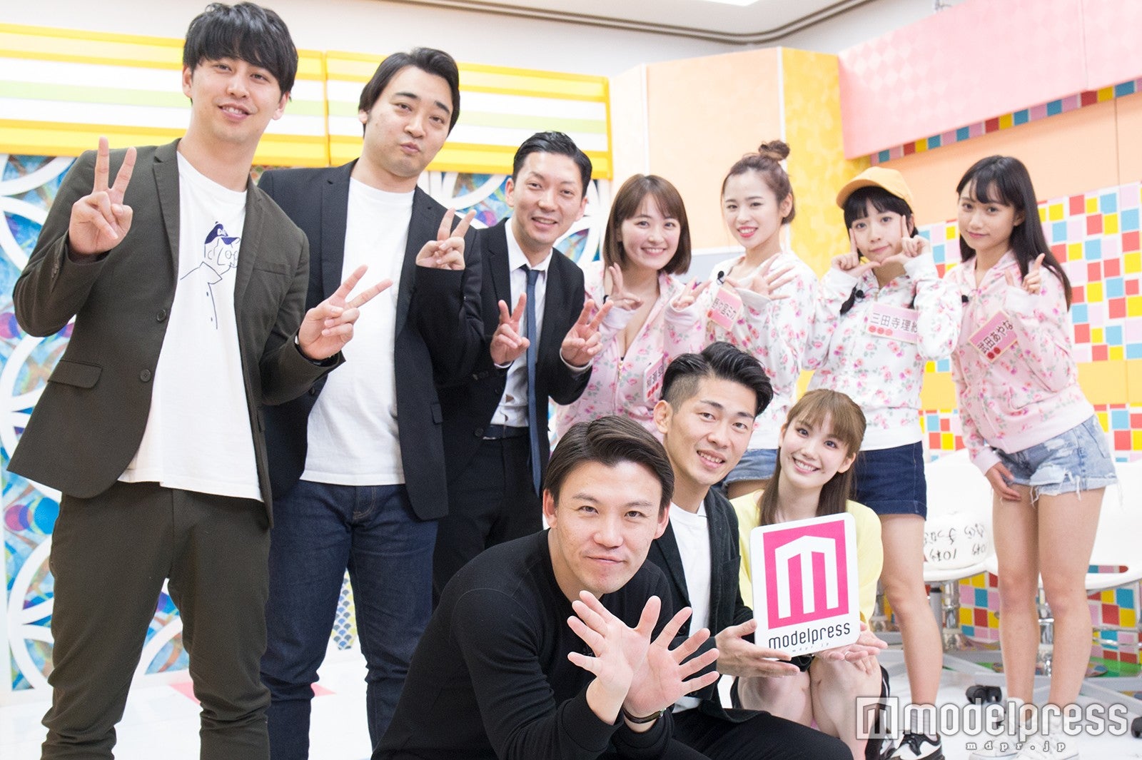 （前列左から）おたけ、太田博久、妹田佳奈子（後列左から）屋敷裕政、斉藤慎二、嶋佐和也、柳瀬早紀、ｖ，武田あやな、三田寺理紗 （C）モデルプレス