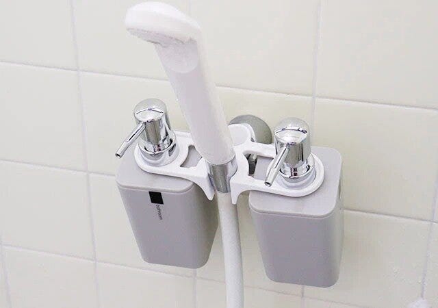 ダイソーの省スペースになるシャワーホルダー