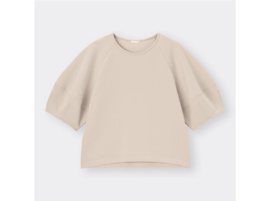 ジーユー　ランタンスリーブT　1490円（税込）※一部店舗およびオンラインストアのみ販売