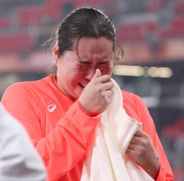 女子やり投げ・北口榛花 涙の銀メダル ライバルの厳子怡に敗れる「感情を独り旅させてしまった」 記録伸ばし切れず「自分の感覚とずれが」