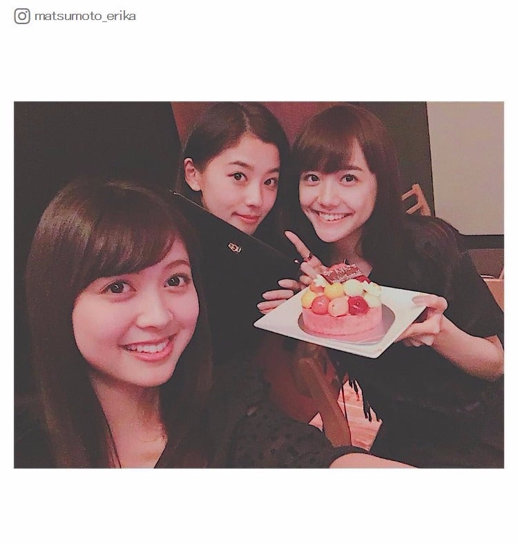 朝比奈彩をお祝い（左から）松元絵里花、朝比奈彩、松井愛莉／松元絵里花Instagramより