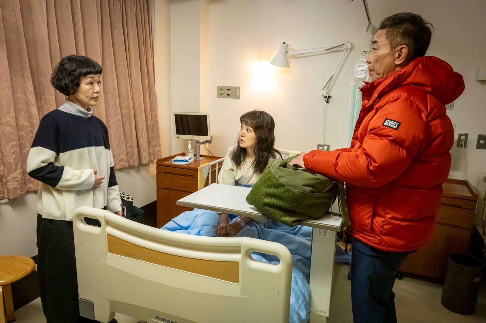 小林聡美、奈緒、木梨憲武「春になったら」第6話より（C）カンテレ