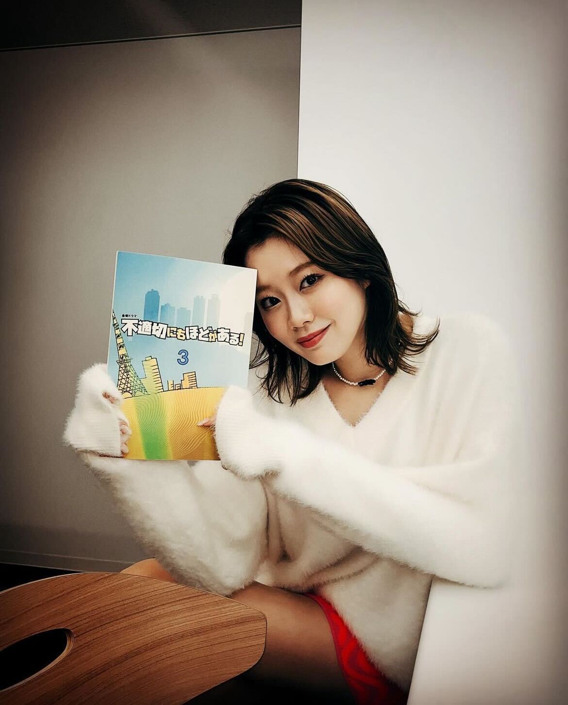 「不適切にもほどがある！」ミニスカ美女は元タカラジェンヌ男役だった “菜々緒ポーズ”で驚異の美脚＆パフォーマンス力に視線集中＜プロフィール＞