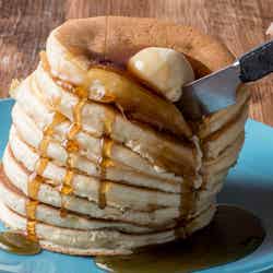 8枚重ねたほわほわミルフィーユパンケーキ/画像提供:サンパーク
