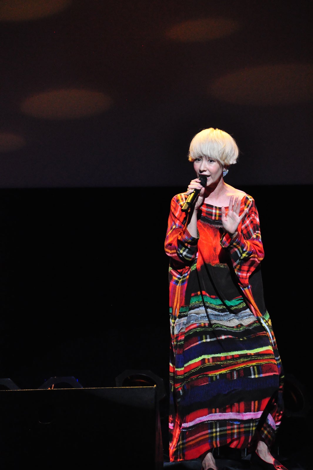 エンディングテーマ『ちいさな英雄』を歌う木村カエラ（提供画像）