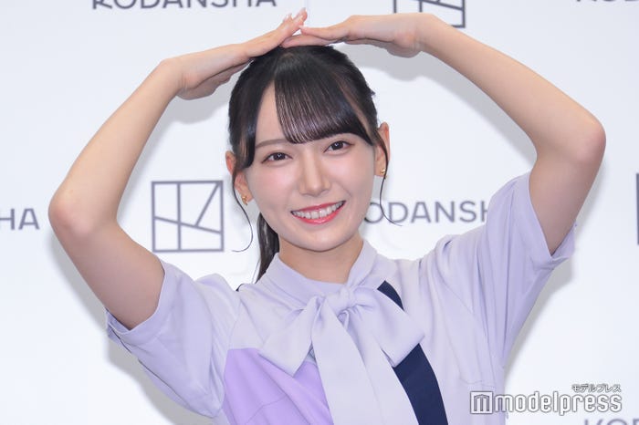写真集のカットを再現してくれた鈴木瞳美(C)モデルプレス