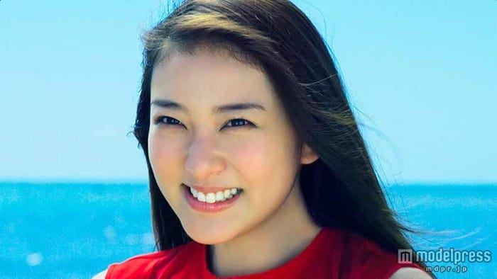 武井咲/JTB新CM「旅を楽しむ大人の家族」篇より