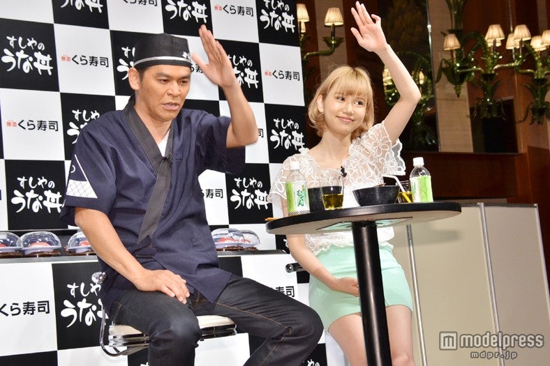 抜群のコンビネーションを見せた岡田圭右（左）と水沢アリー（右）