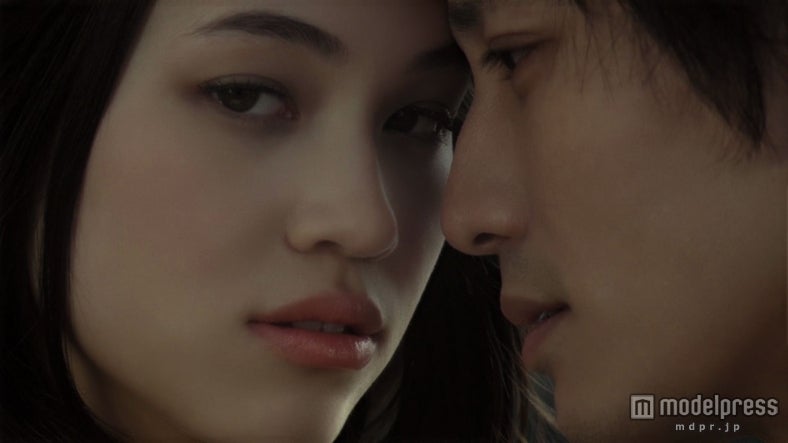 水原希子と安藤政信がキス？カップル役でラブストーリー熱演