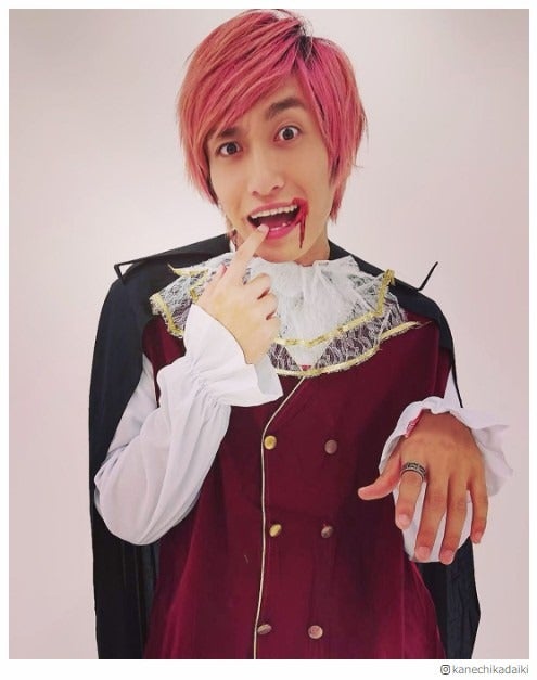 EXIT兼近大樹、ヴァンパイアコス披露「噛まれたい」とファン歓喜