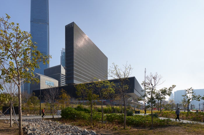 The M+ building viewed from the Art Park<br>
Photo:Virgile Simon Bertrand<br>
(C)Virgile Simon Bertrand<br>
Courtesy of Herzog & de Meuron