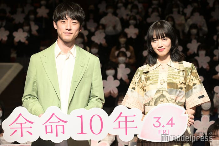 坂口健太郎、小松菜奈 (C)モデルプレス