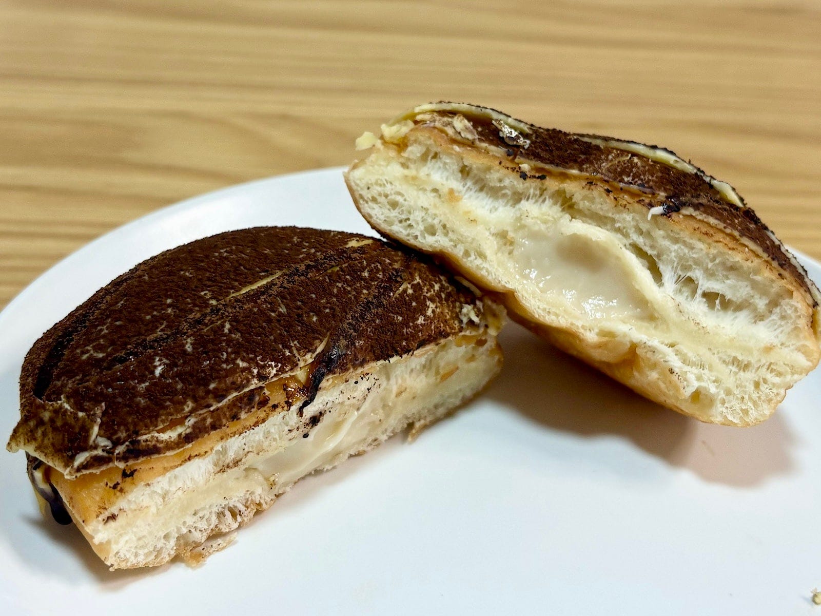 ティラミスらしいほろ苦さとコク深い甘さが楽しめる、ぜいたく感のある味わいに仕上がっています