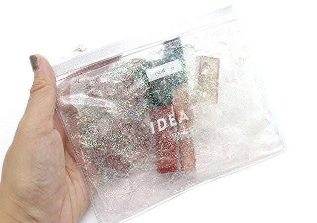 ダイソー　フラットポーチ（保冷剤入、ロゴ）　　使用例　コスメ