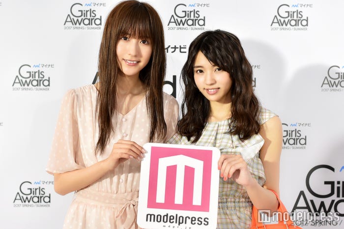 小林由依(右)土生瑞穂(左)/(C)モデルプレス