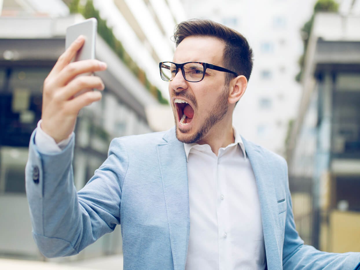 恋愛対象外に！男性がドン引きする「おばさんLINE」3選