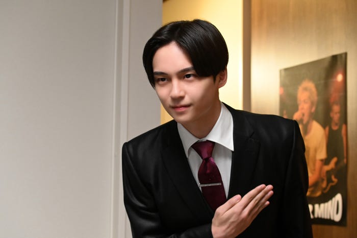 沢村玲(C)奥嶋ひろまさ(秋田書店)/「家庭教師の岸騎士です。」製作委員会