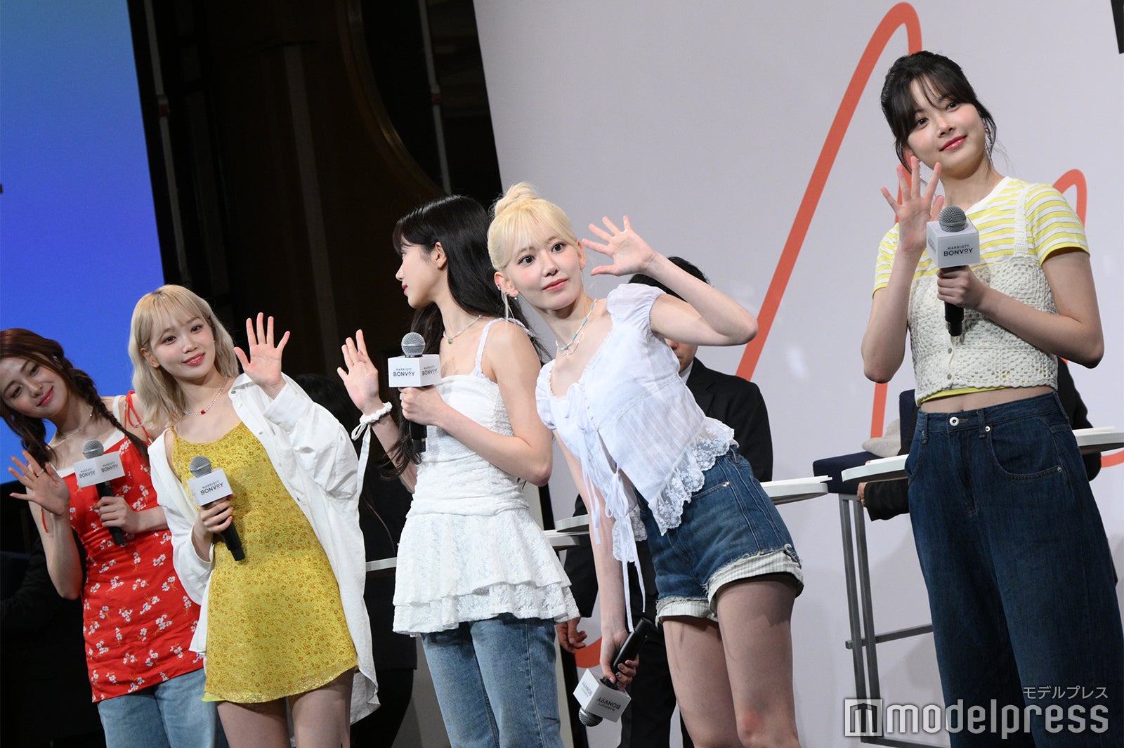 HUH YUNJIN、KIM CHAEWON、KAZUHA、SAKURA、HONG EUNCHAE／LE SSERAFIM（C）モデルプレス