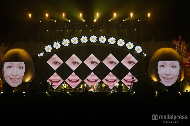 木村カエラ『GO！GO！KAELAND 2014-10years anniversary！-』／ステージの様子（C）川田洋司