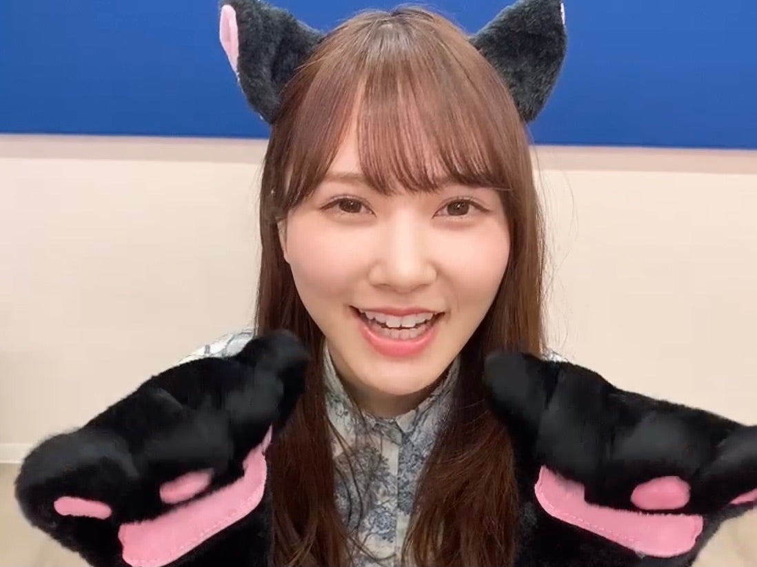 日向坂46のエース小坂菜緒の“猫パンチ”動画「反則級にカワイイ