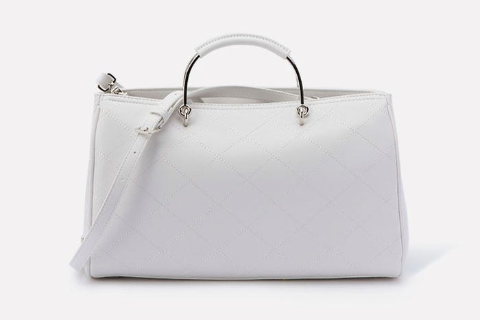 マグネットクローザーハンドバッグ「CHARLES & KEITH」6,966円(税込)/画像提供:CHARLES & KEITH