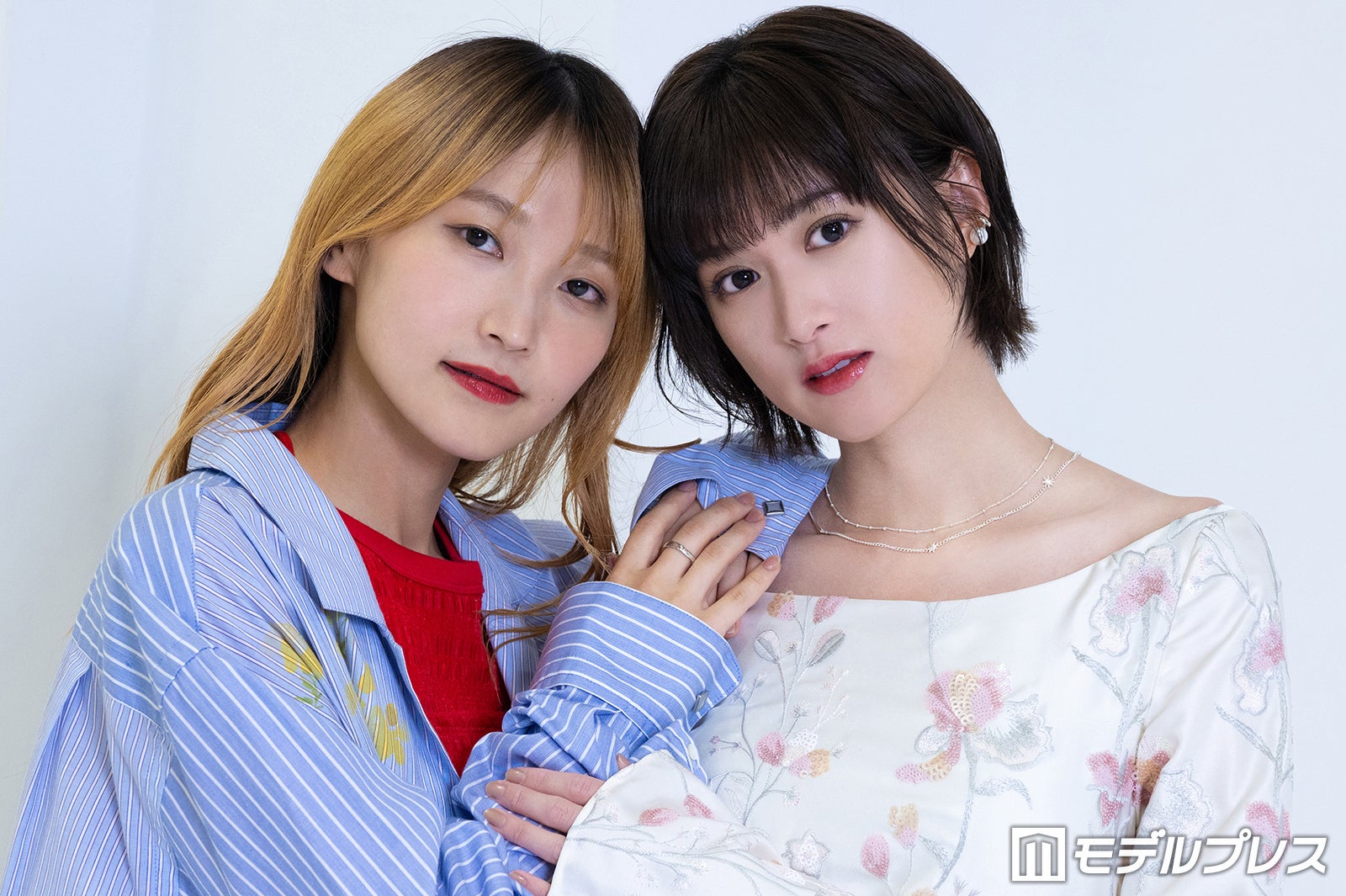 鞘師里保、小西桜子（C）モデルプレス