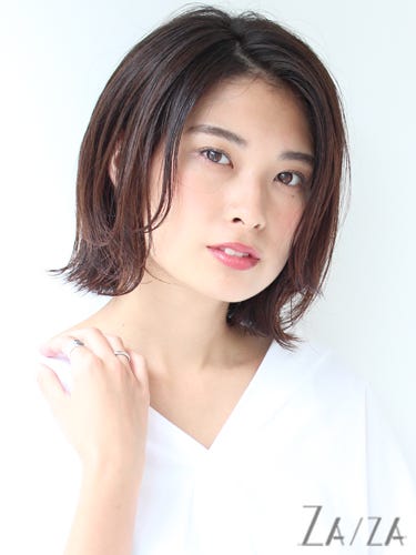 おでこが見える切りっぱなしボブ