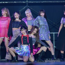 「Popteen」発ガールズユニット・MAGICOUR、初「関コレ」でキレキレパフォーマンス