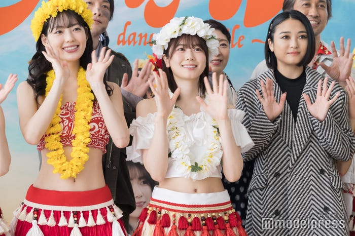 中村里帆、丹生明里、映梨那(C)モデルプレス