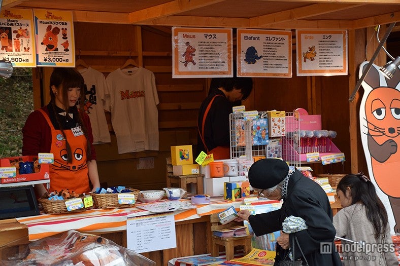 物販ブース／画像提供：明治商工