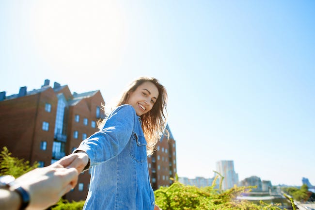 モテの鉄板！男性が《笑顔が素敵な女性》を好むワケとは