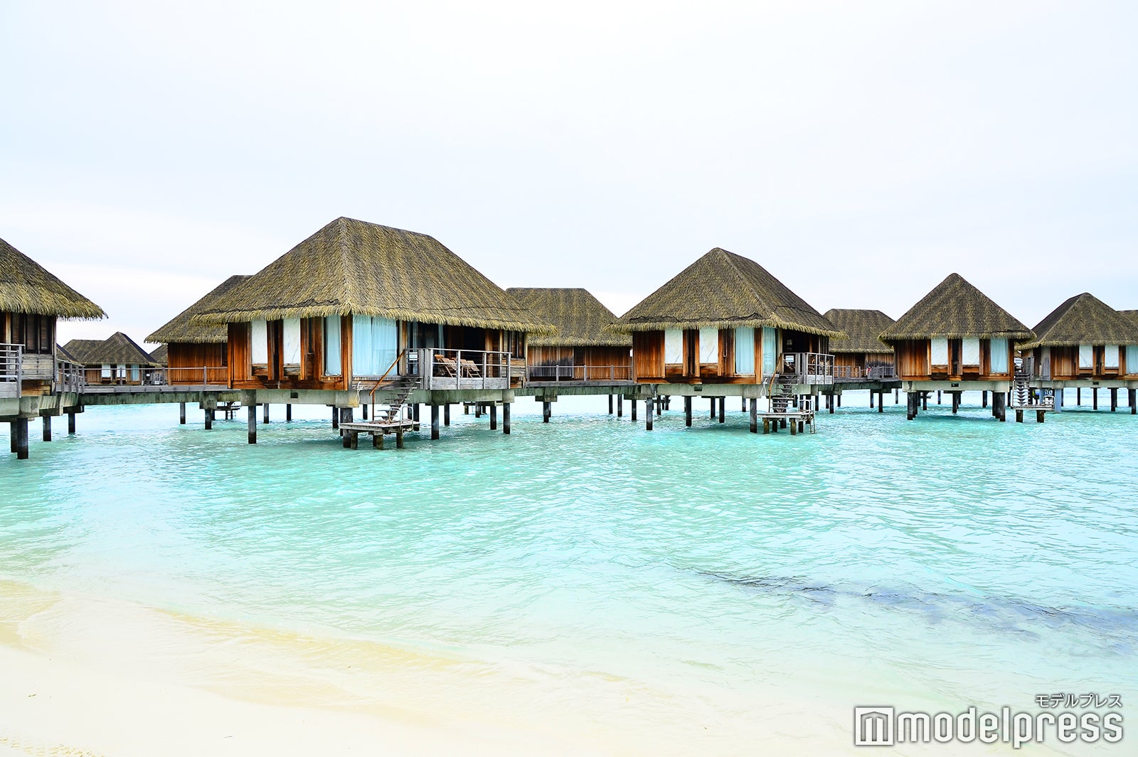 カニフィノールの水上ヴィラ（C）モデルプレス