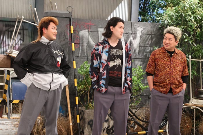 (左から)岡部大、粗品、松尾駿(C)フジテレビ