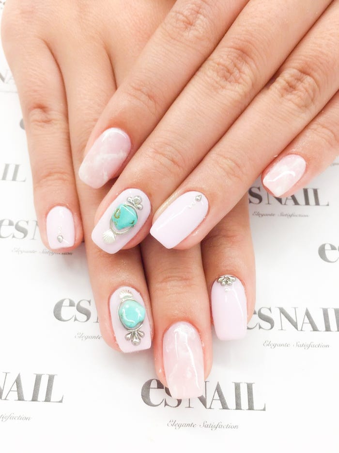 オシャレに差がつくターコイズネイル(画像提供:esNAIL)