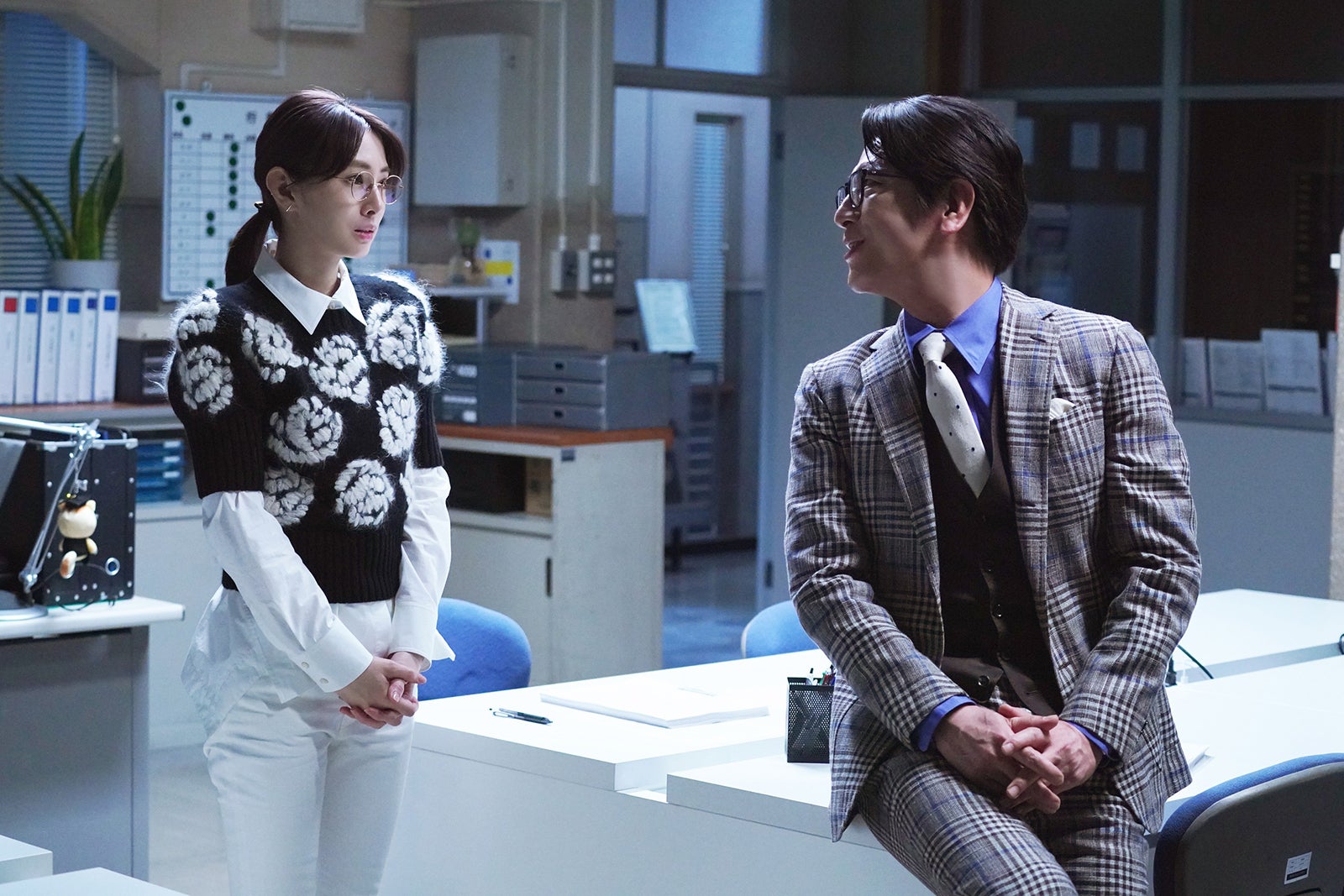 北川景子、及川光博 「女神の教室～リーガル青春白書～」第4話より（C）フジテレビ