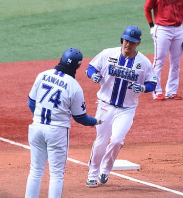 DeNA・筒香がオープン戦1号 左翼席に逆転2ラン 「高めのボールをしっかり逆方向にはじき返すことができました」