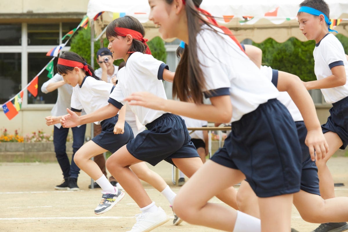 成長期でパツパツ 学校指定の体操服 小学5年生の3学期に新調はもったいない 先輩ママの意見は モデルプレス