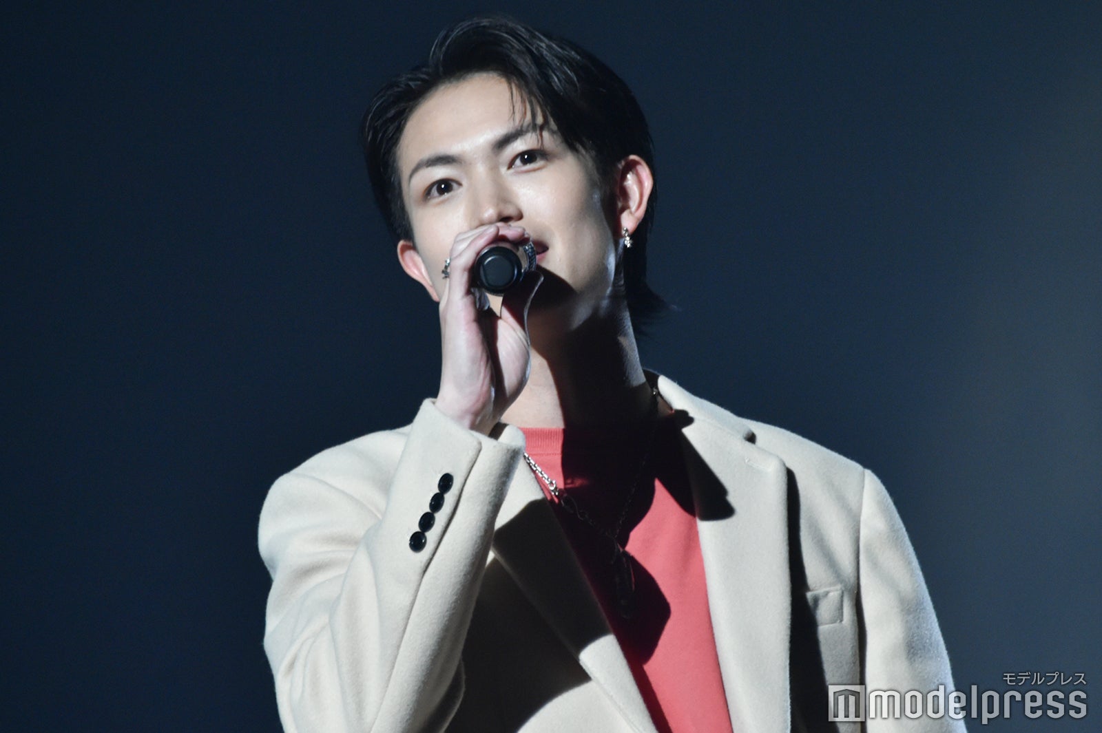 8LOOM楽曲をパフォーマンスする綱啓永「ホミパリ Twenty-2 Birthday Zepp Tour」（C）モデルプレス